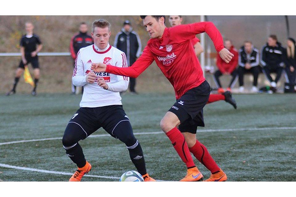 Gut drauf: Hövelhofs Frank Seltrecht (r.) traf gegen den SC Vlotho gleich zweimal. F: Heinemann