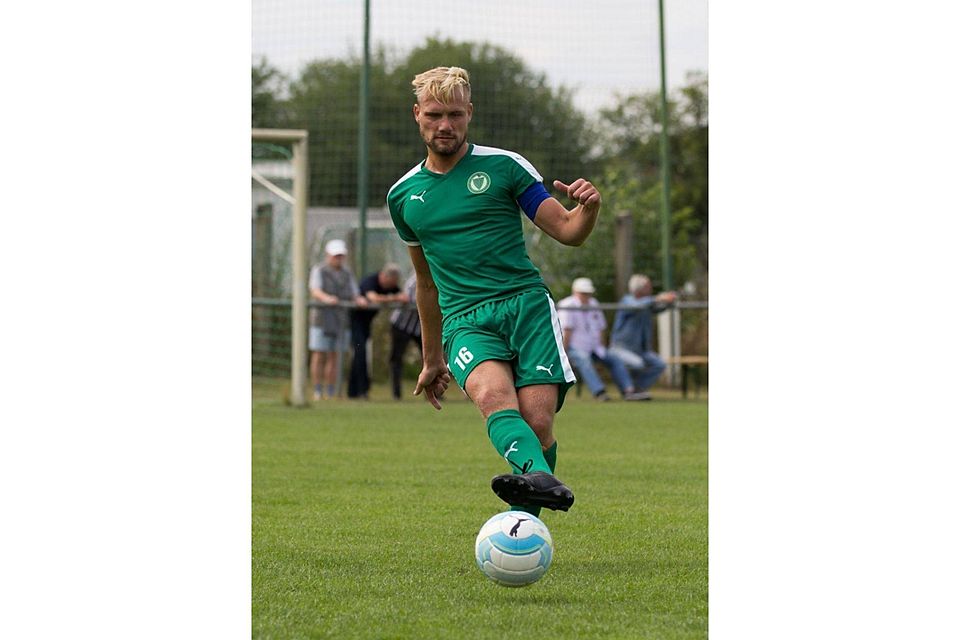Kapitän Martin Fiebiger sieht seine Mannschaft auf die Oberliga gut vorbereitet    F: Edel