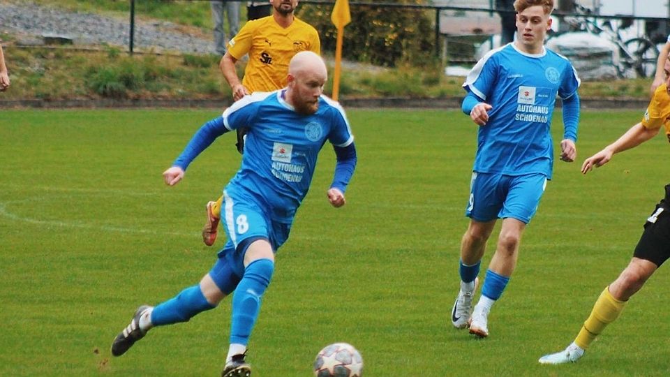 Wer schaut diesmal wem hinterher? Im Hinspiel hatte Dominik Lorenz (vorne) und der SV 08 Steinach die Nase vor Florian Scheidemann (hinten) und dem 1. FC Sonneberg.