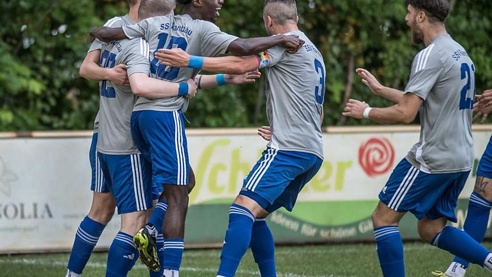 Früher Jubel: Bereits in der 4. Minute fiel das Tor des Tages an der Düsterlohe.