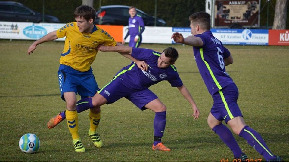 Die SG LVB (gelbe Trikots) steht mit einem Team im Viertelfinale des Stadtpokals. Die Zweitvertretung schied hingegen gegen den Stadtligisten vom SV Lipsia Eutritzsch II aus. F: Vereinsarchiv KSC Leipzig