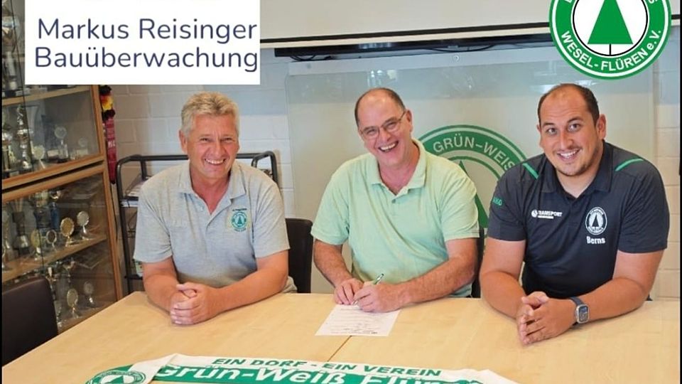 v.l. n.r.: Roger Wagner (Abteilungsleiter Fußball), Markus Reisinger und Julien Berns (Geschäftsführer)