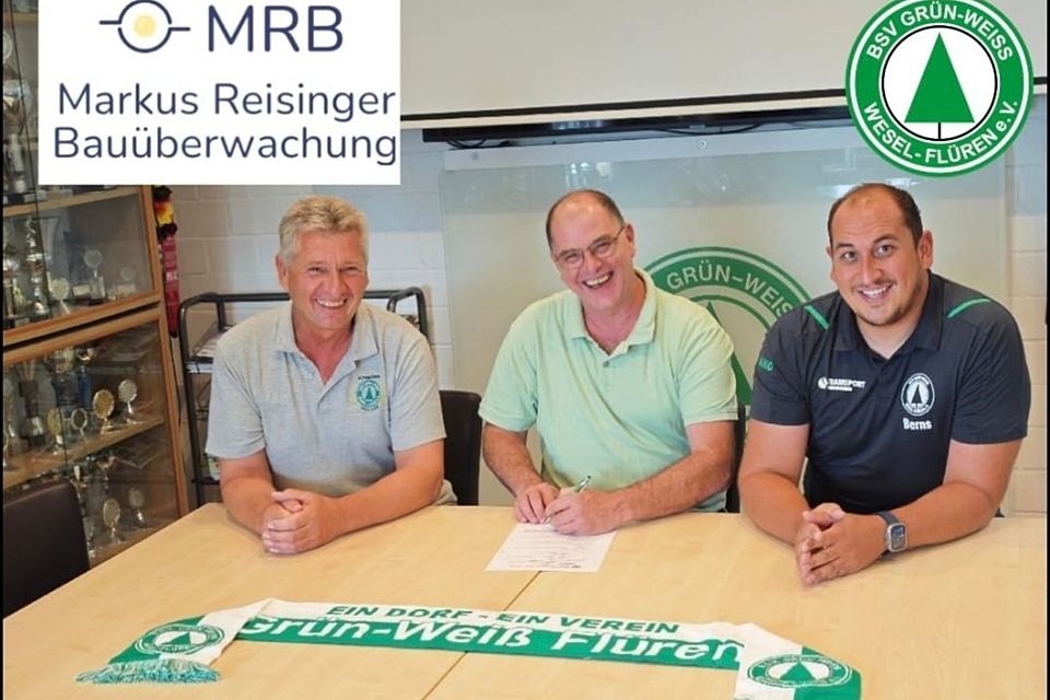 v.l. n.r.: Roger Wagner (Abteilungsleiter Fußball), Markus Reisinger und Julien Berns (Geschäftsführer)