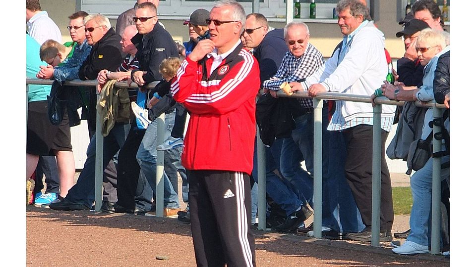 Trainer und Urgestein Wolfgang Otto wird den Abstieg nicht mehr verhindern könnne. Foto: Volker Schmidt