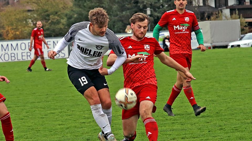Rückkehrer mit Zug zum Tor: Der Heilbrunner Tobias Bauer (li.) kommt vom ESV Penzberg und spielt kommende Saison wieder für seinen Heimatverein SV Bad Heilbrunn.