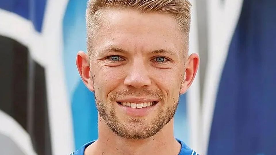 Leon Kern tauscht zur kommenden Saison das blaue Schott-Trikot mit dem roten Hüffelsheimer Leibchen.