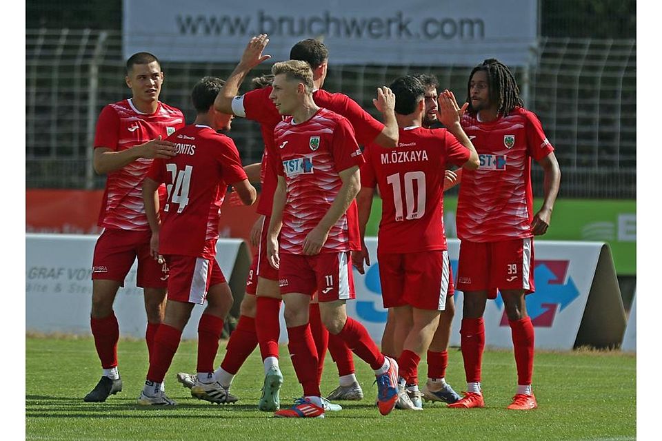 Haben in dieser Saison allen Grund zur Freude: Die Wormatia-Spieler klatschen sich nach einem ihrer Treffer ab. Foto: Dirigo/pakalski-press Haben in dieser Saison allen Grund zur Freude: Die Wormatia-Spieler klatschen sich nach einem ihrer Treffer ab. Foto: Dirigo/pakalski-press