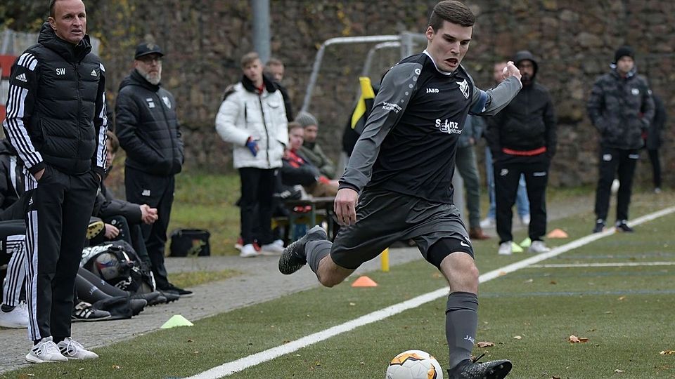 Nachdenkliche Tage an der Seitenlinie: Guldenbachtals Trainer Sascha Witt (links) sorgt sich um die Gesundheit seiner Spieler.