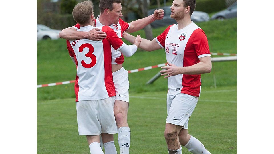 Die Spieler des SV Sulz am Eck bei ihrer Lieblingsbeschäftigung: dem Torjubel Foto (Archiv): Schmidt