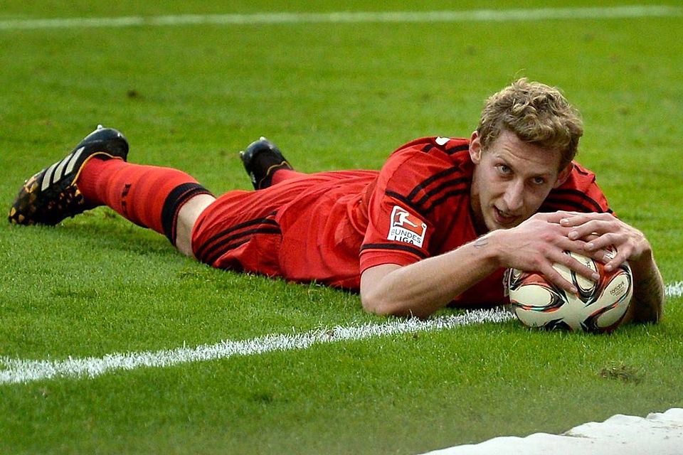 Der Ball, mein Freund: Stefan Kießling erzielte in der Saison 2012/13 stolze 25 Treffer und wurde Torschützenkönig der Bundesliga.