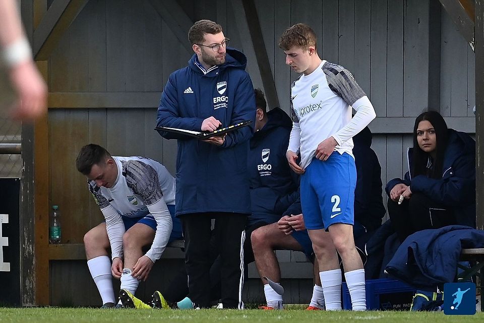 Münchbergs neuer Coach Sandro Preißinger (2. von links) will gegen die Quelle Fürth den ersten Sieg im neuen Jahr einfahren.