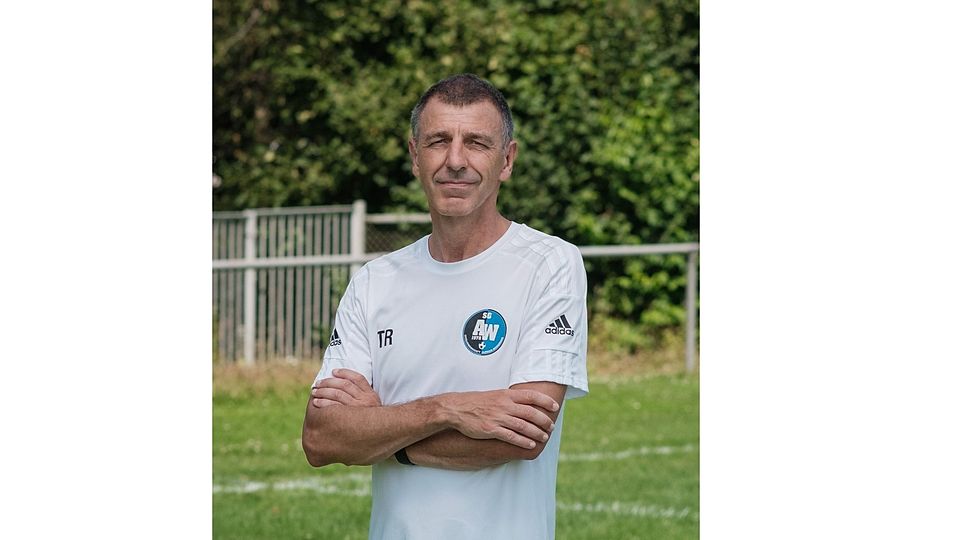 Kann die Auftritte seiner Mannschaft inzwischen wieder ganz gelassen verfolgen: Altrichs Trainer Michael Scholer.