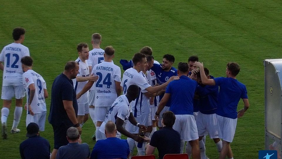 Hier feiert Ratingen das zwischenzeitliche 1:0.