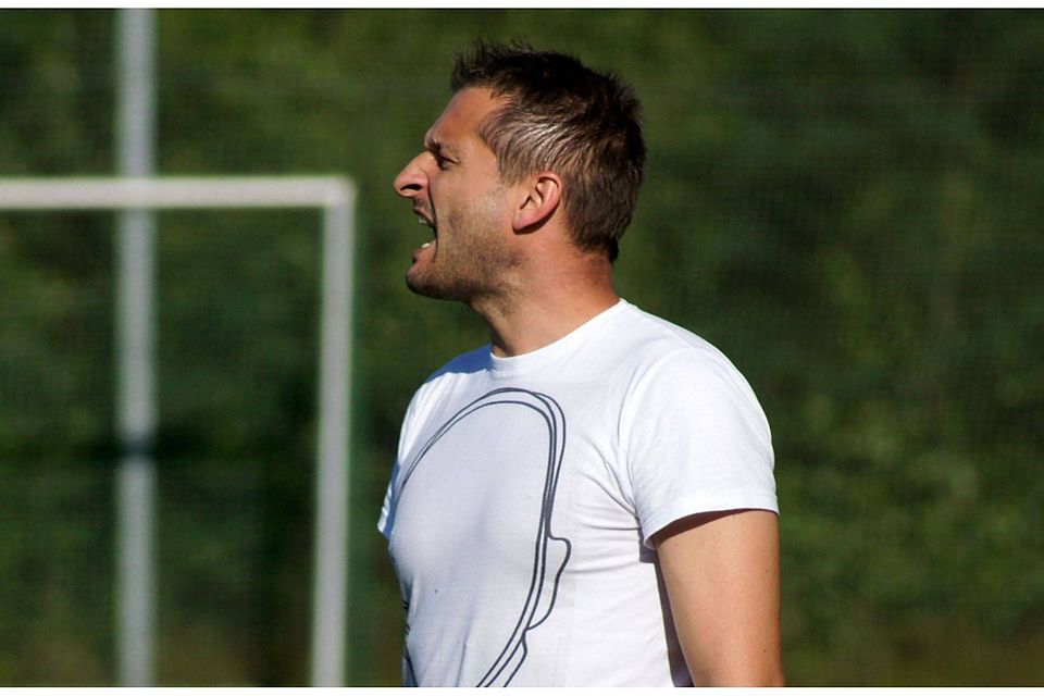 Achim Hollerieth: Auch schon beim ersten öffentlichen Auftritt seines Teams gegen den Berliner AK hatte der Coach seiner Mannschaft einiges mitzuteilen. Foto: Rieckmann Achim Hollerieth: Auch schon beim ersten öffentlichen Auftritt seines Teams gegen den Berliner AK hatte der Coach seiner Mannschaft einiges mitzuteilen. Foto: Rieckmann