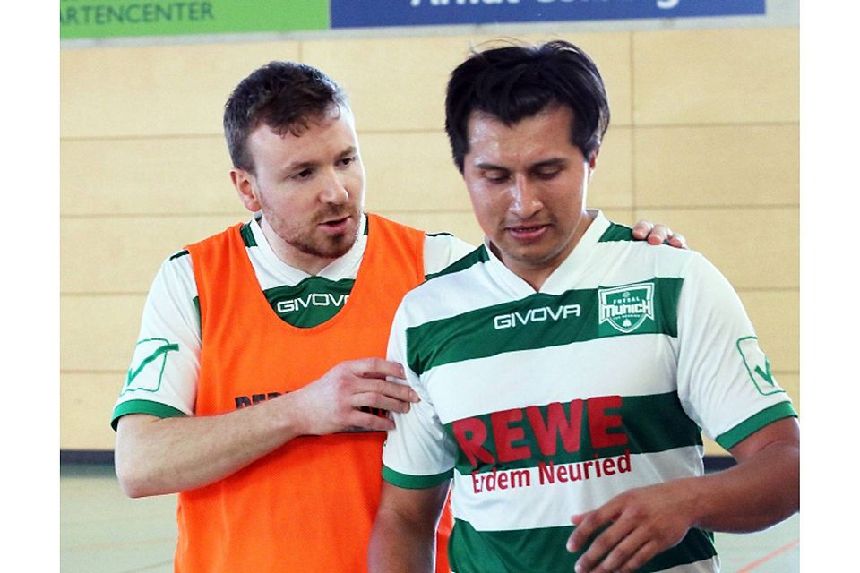 Zeit des Abschieds: Luis Gutierrez Santiago (r.) verlässt den TSV Neuried und dessen Trainer Mathieu Jerzewski.