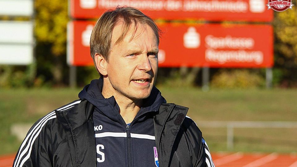 Wird in der kommenden Saison an der Seitenlinie des TSV Abtswind die Richtung vorgeben: Der aktuelle FCE-Trainer Petr Skarabela. F: Webel