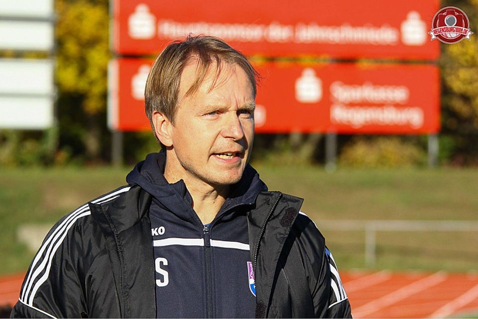 Wird in der kommenden Saison an der Seitenlinie des TSV Abtswind die Richtung vorgeben: Der aktuelle FCE-Trainer Petr Skarabela. F: Webel