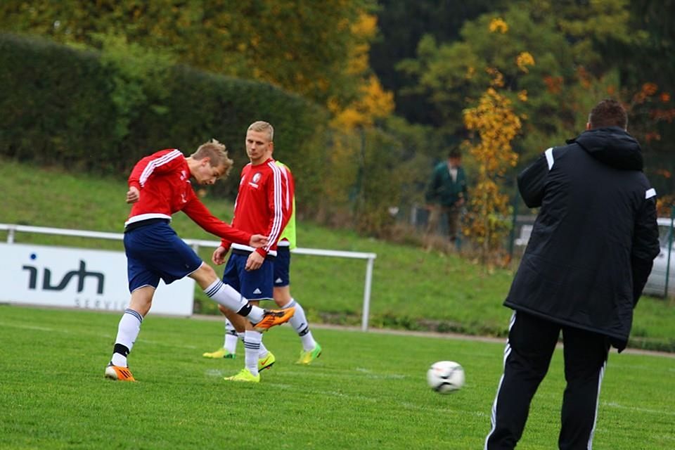 Neuzugang Kai Zimmermann gibt unter den Augen seines alten und neuen Trainer Tobias Berreth richtig Gas. Hier sind beide noch bei der SG Hohenstadt/Untergröningen aktiv. Neuzugang Kai Zimmermann gibt unter den Augen seines alten und neuen Trainer Tobias Berreth richtig Gas. Hier sind beide noch bei der SG Hohenstadt/Untergröningen aktiv.