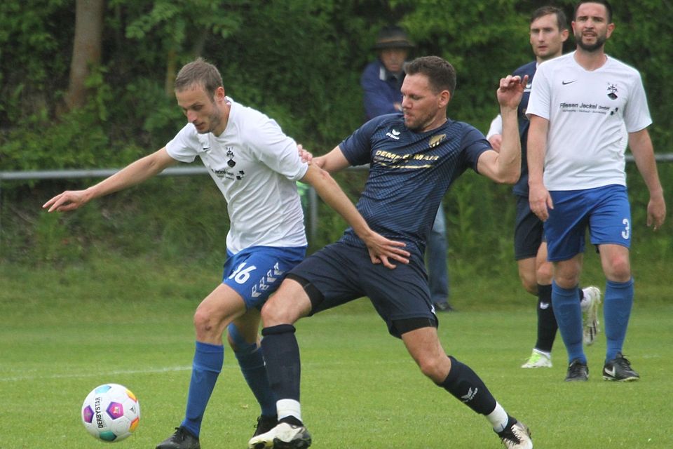 Der SSV Alsmoos-Petersdorf (dunkle Trikots) gewann bei den Sportfreunden Friedberg deutlich.