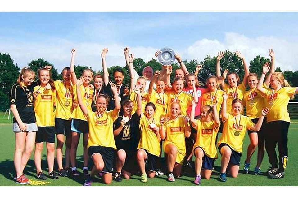Bezirksliga-Meister bei den B-Juniorinnen der Saison 2011/2012: Der FC Ohmstede stellt aktuell mit neun Teams die zweitgrößte Mädchenabteilung in der Region.  BW Lohne (Landkreis Vechta) ist mit zehn Teams im Spielbetrieb aktiv Verein