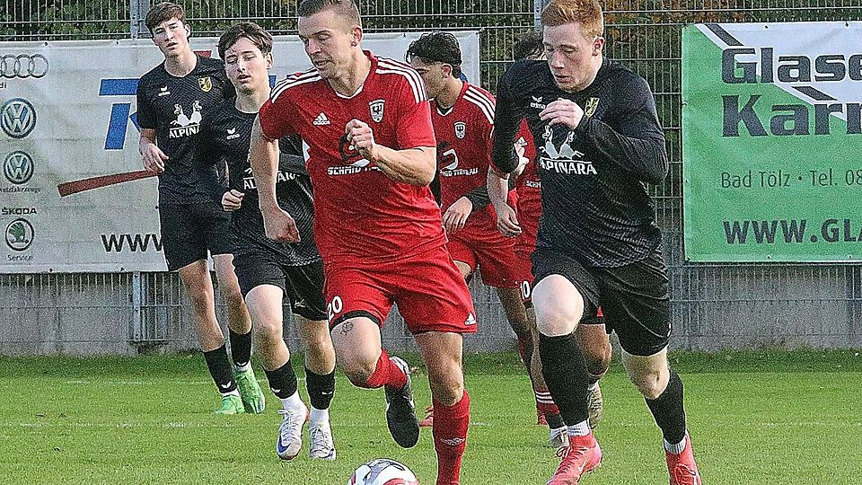 Einen verdienten Heimsieg feierten Philipp Leitner (re.) und der SV Bad Tölz beim 2:1 gegen Hausham.