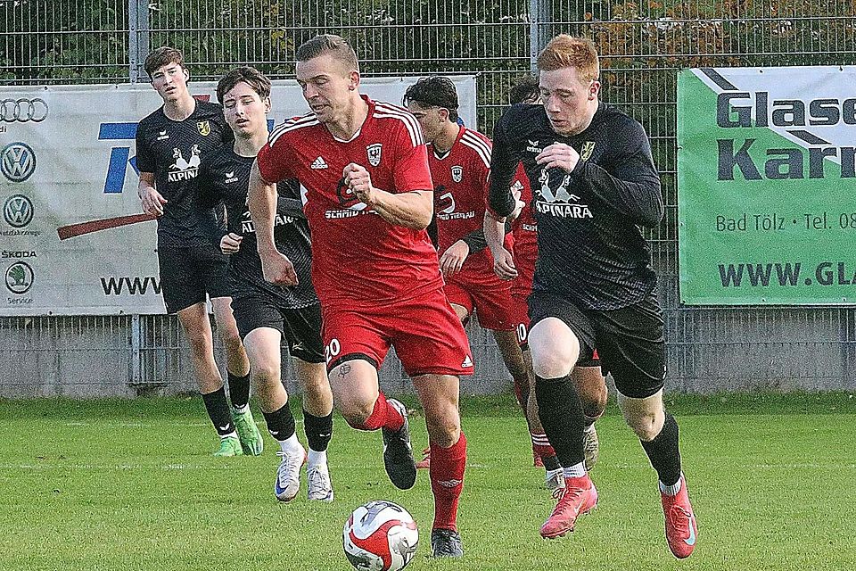Einen verdienten Heimsieg feierten Philipp Leitner (re.) und der SV Bad Tölz beim 2:1 gegen Hausham.