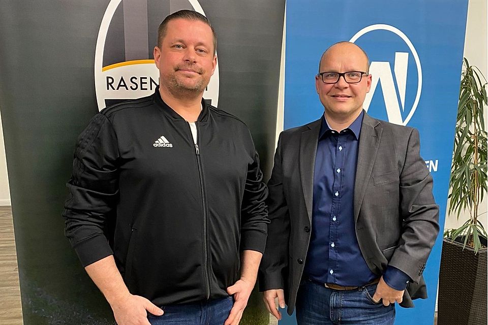 Neu-Trainer André Kordts (li.) mit dem Raspo-Vorsitzenden Carsten Vater bei der Präsentation.