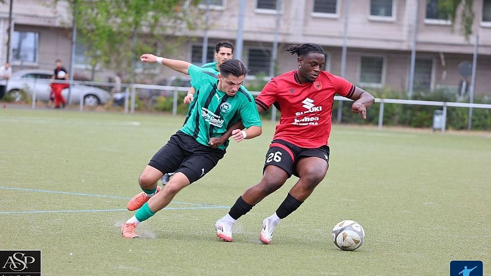 Bezirksliga 8-Aufsteiger KF Sharri (in Rot) deklassierte den VfL Kemminghausen.