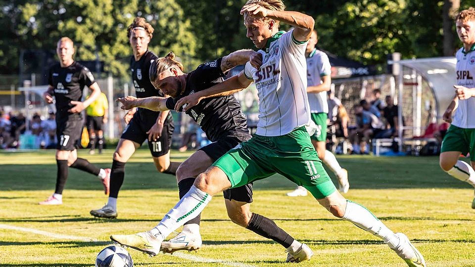Zweikampf gegen Dennis Chessa: Am Ende gab's eine knappe Niederlage für Elias Herger und den VfB Eichstätt gegen den SSV Ulm.