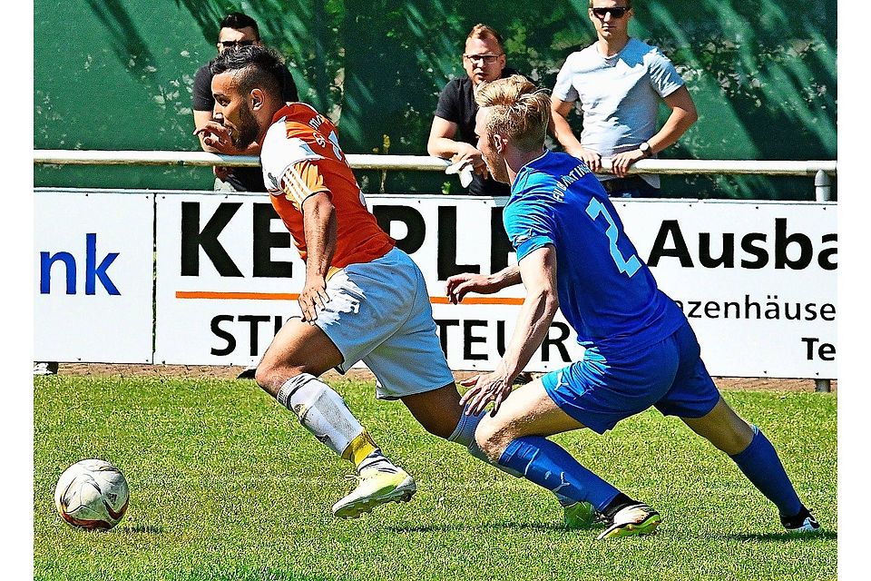 Schauki Djelassi (links) gelang  im Spiel gegen Nürtingen einzige Treffer für den SC Stammheim. Foto:Günter E. Bergmann