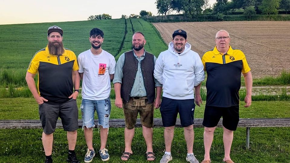 Die Beutelsbacher Führungscrew mit Christoph Neustifter (zweiter von rechts) und Fabian Vatavu (zweiter von links) 