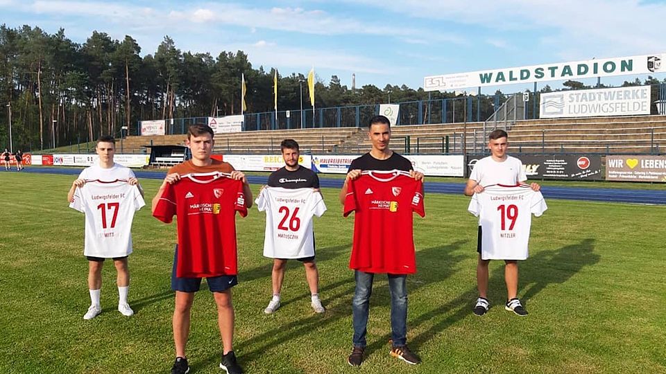 Gleich fünf Spieler verlängerten am Freitag ihre Verträge beim Ludwigsfelder FC.