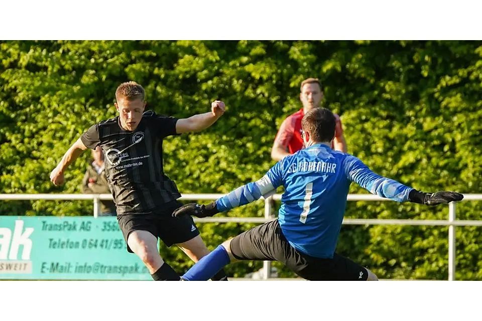 Ein Tor von Norbert Micsko (l.) reichte dem TSV Steindorf gegen die Lemp nicht zum Sieg. (Archivfoto) © Isabel Althof