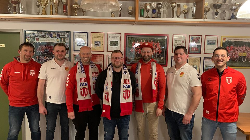 Von Links nach rechts: 2. Vorstand Thomas Faßbender, Abteilungsleiter Johann Hicker, Trainer SG 2/3 Werner Wimmer, Trainer SG 1 Martin Trojovsky, Trainer SG 2/3 Thomas Ostermeier, Abteilungsleiter Johannes Pirkl und erster Vorstand Helmut Moser.