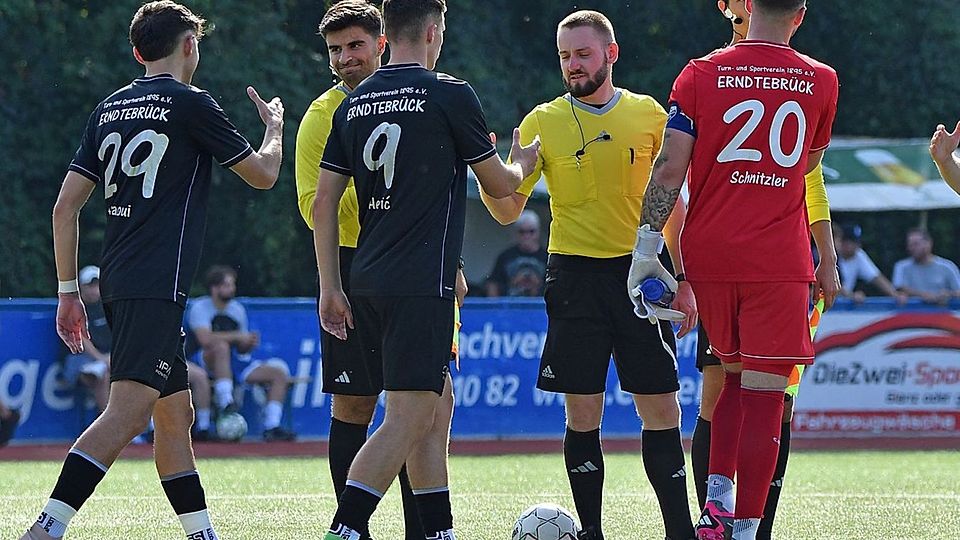 Der TuS Erndtebrück gab am vergangenen Wochenende in der Westfalenliga 2 die Rote Laterne ab. Das Auswärtsspiel beim BSV Schüren gibt es im kostenlosen Livestream.