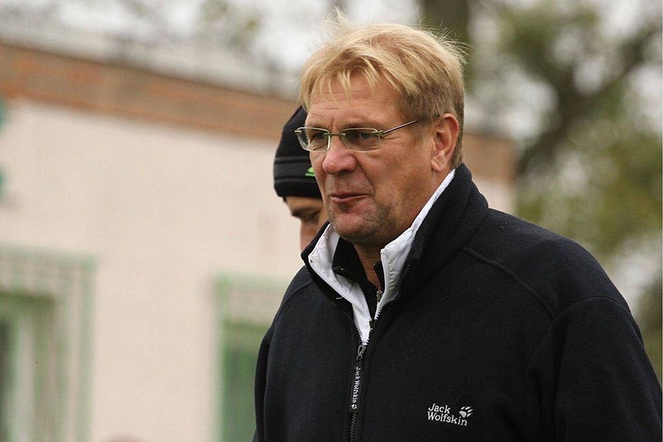 Trainer Uwe Ferl sieht den Klassenerhalt als primäres Saisonziel   F: Rinke