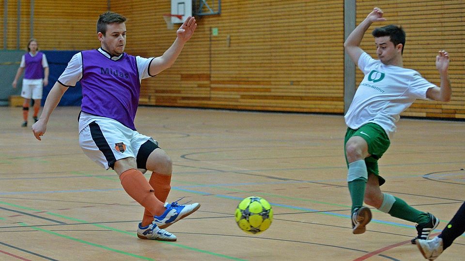 In der Gruppenphase ausgeschieden: Beim Kickers-Cup scheitert der gastgebende FC Kickers (links) früh. F: Linke