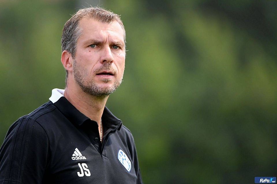 "Die Bundesliga ist natürlich ein Ziel, das man vor Augen hat - gerade, wenn man den Fußballlehrer macht."