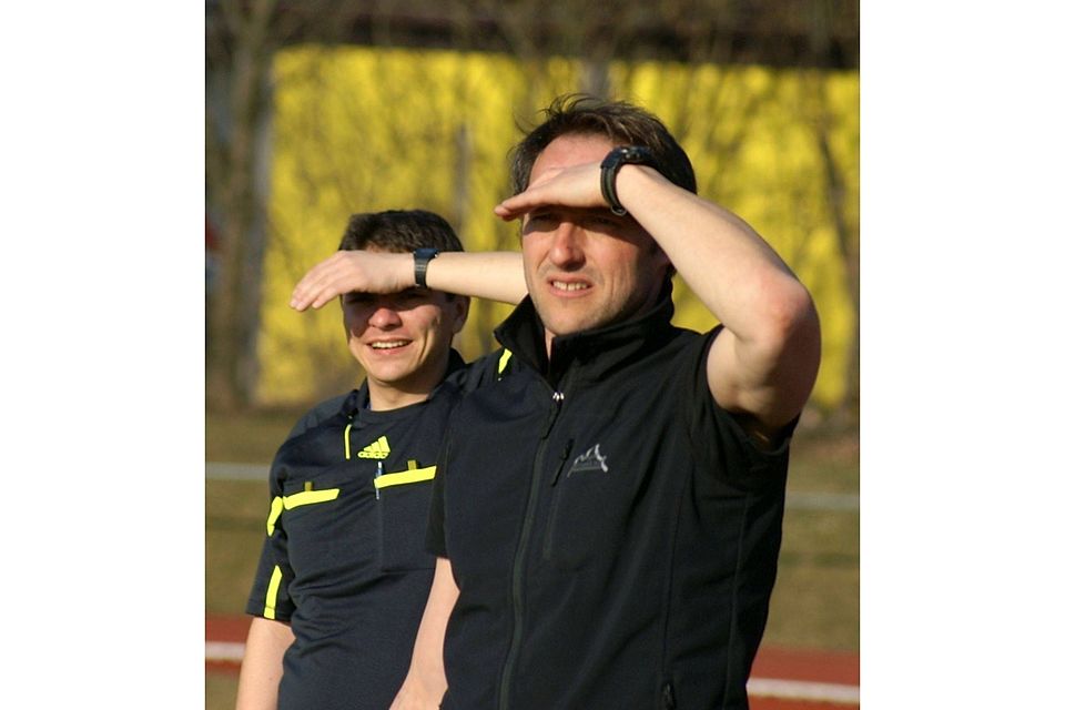 Nicht blenden lassen will sich Uwe Mißlinger und seine Mannschaft von der aktuellen Spitzenposition Foto: Viehauser