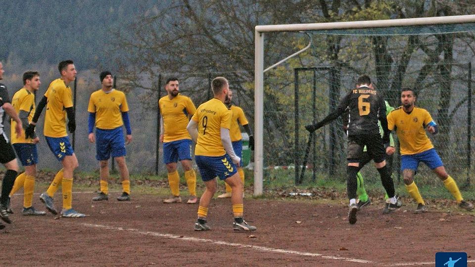 Für den SV Presberg (gelbe Trikots) wird die Luft im Abstiegskampf immer dünner.