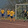 Für den SV Presberg (gelbe Trikots) wird die Luft im Abstiegskampf immer dünner.