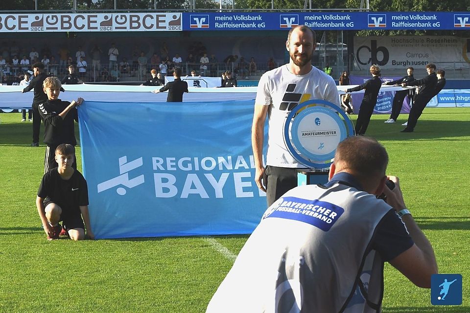 Würzburgs Sportdirektor Sebastian Neumann durfte sich vergangene Saison über den Meistertitel in der Regionalliga Bayern freuen - zum Aufstieg reichte das allerdings nicht.