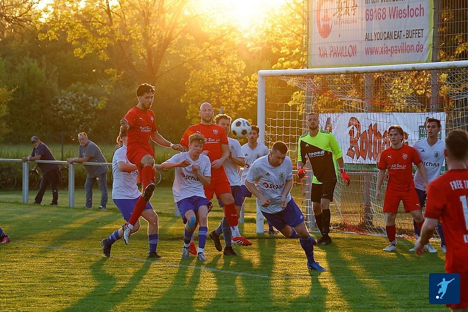 Im April im Finale, jetzt in der ersten Runde Gegner: Die SG Tairnbach (weiß) und die FT Kirchheim.