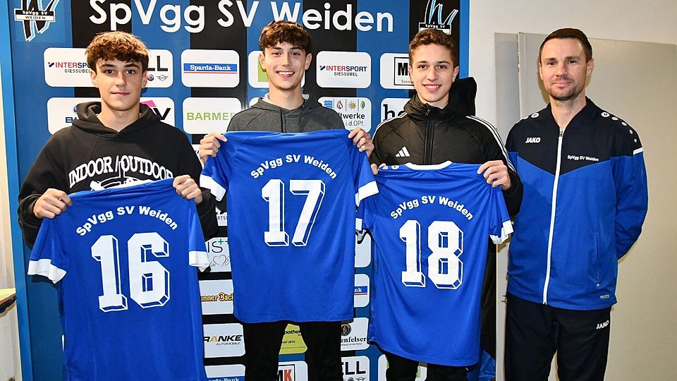 Weidens NLZ-Leiter Christian Most (rechts) freut sich auf das neue Spielertrio Nico Braunschläger, Caner Gümüsbas und Patrick Gleißner (v.l.).