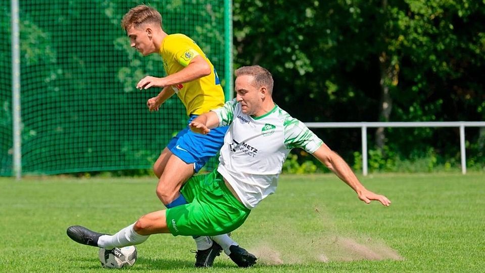 Als spielender Co-Trainer wird Jonas Schwer (in Grün-Weiß) auch in der kommenden Saison vollen Einsatz für die DJK Donaueschingen zeigen.