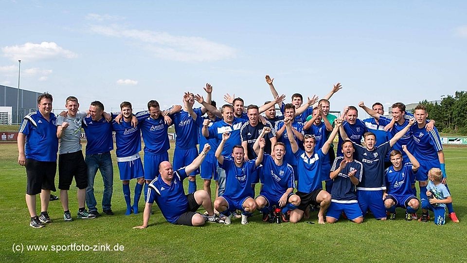 Spontan und etwas asynchron: Die Meistertruppe des TSV Burgfarrnbach. F: Zink