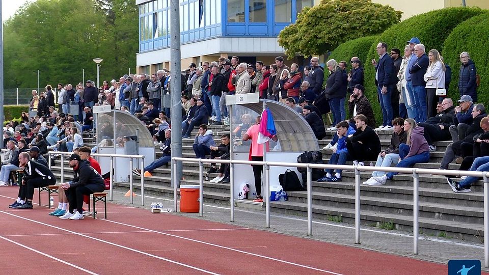 Fünf Tore und ein Sieg gegen den Spitzenreiter: Die Zuschauer im Bitburger Stadion Ost bekamen einiges geboten.