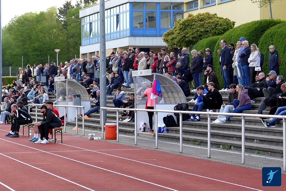 Fünf Tore und ein Sieg gegen den Spitzenreiter: Die Zuschauer im Bitburger Stadion Ost bekamen einiges geboten.