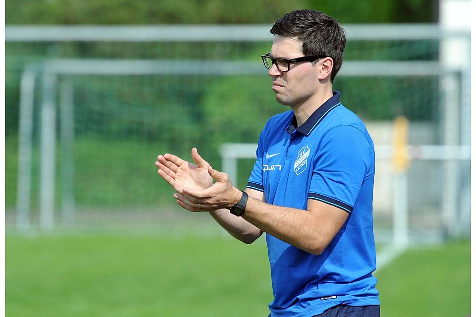 Trainer Javier Klug bleibt über die Saison hinaus beim SV Rohrau  Foto: Holom