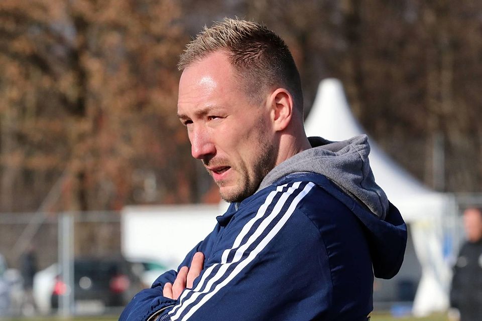 Sah zu Beginn eine müde Mannschaft: Trainer der Gräfelfinger Sascha Polecki.